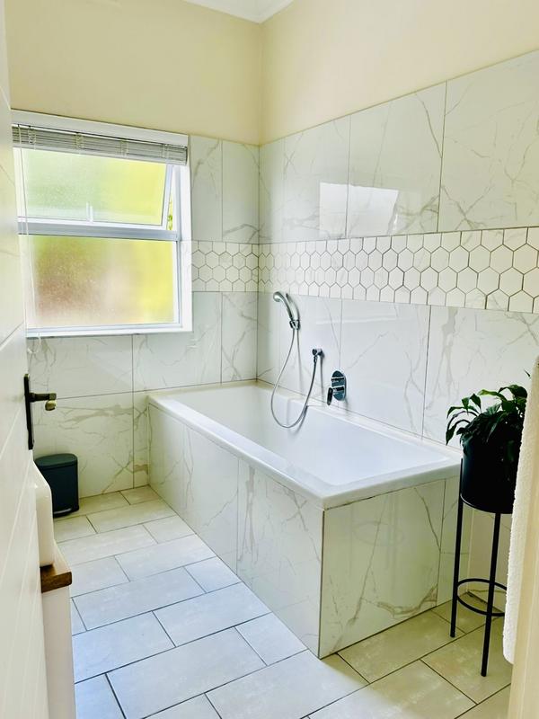4 Bedroom Property for Sale in Vredehoek Western Cape